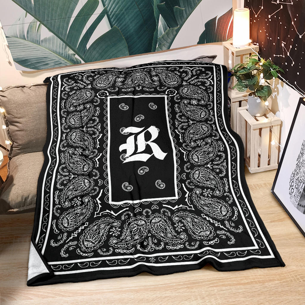 Black Ultra Plush Bandana Blanket - R oe