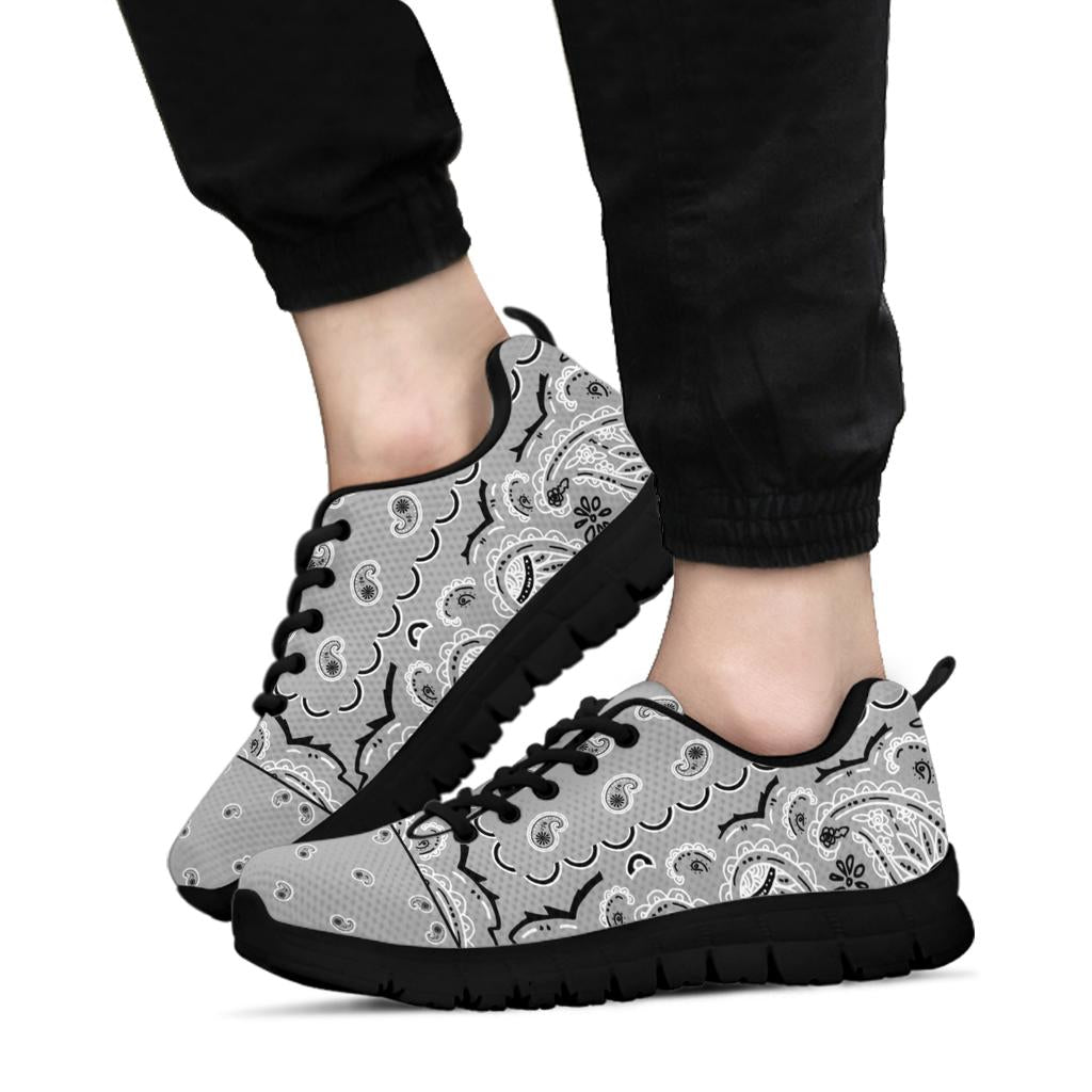 Low Top Sneaker - Light Gray on Black
