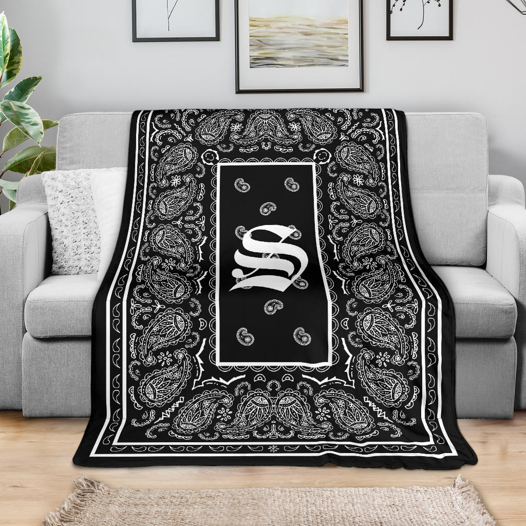 Black Ultra Plush Bandana Blanket - S oe