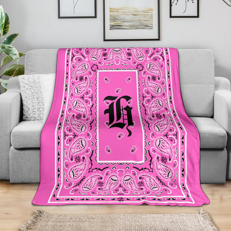 Pink Ultra Plush Bandana Blanket - H oe