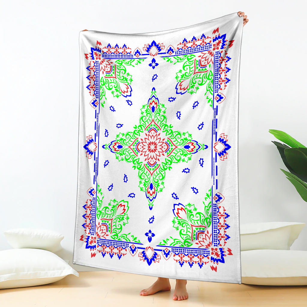 Ultra Plush 3 Pied And White Bandana Throw Blanket