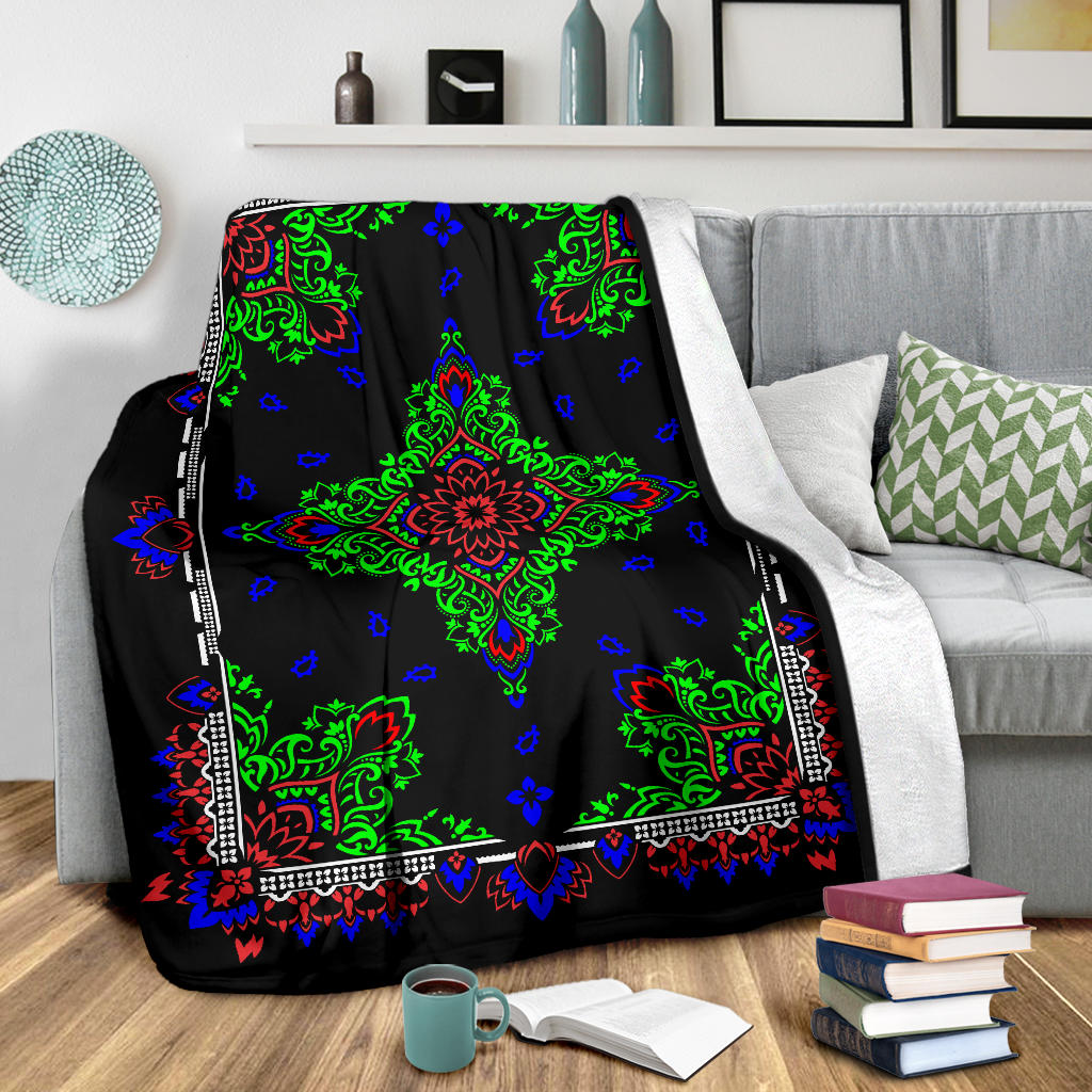 Ultra Plush 3 Pied on Black Bandana Throw Blanket
