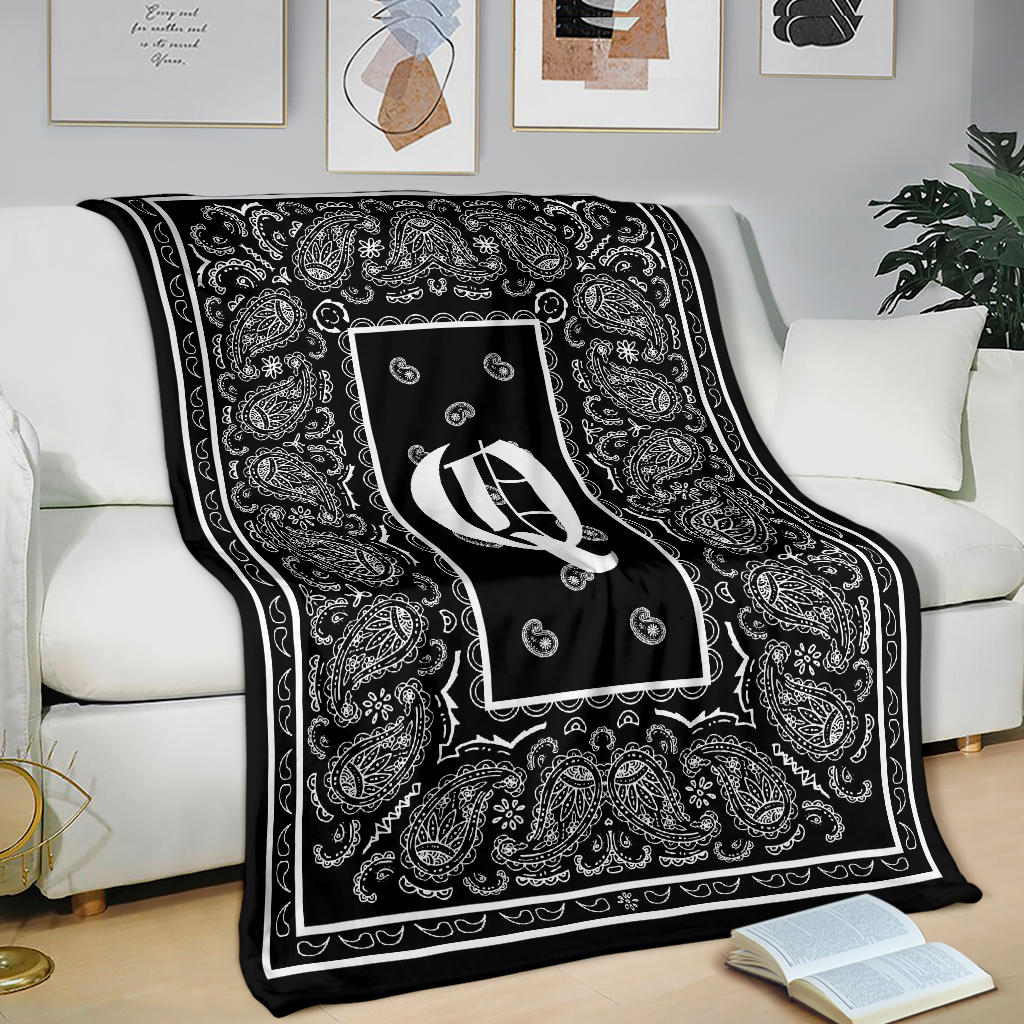 Black Ultra Plush Bandana Blanket - Q oe