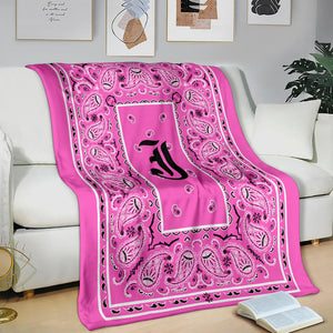 Pink Ultra Plush Bandana Blanket - J oe