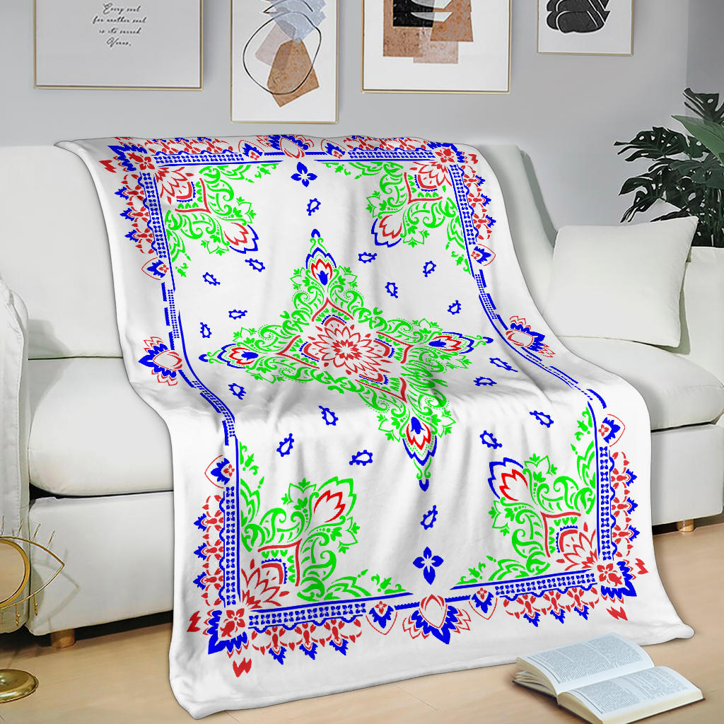 Ultra Plush 3 Pied And White Bandana Throw Blanket