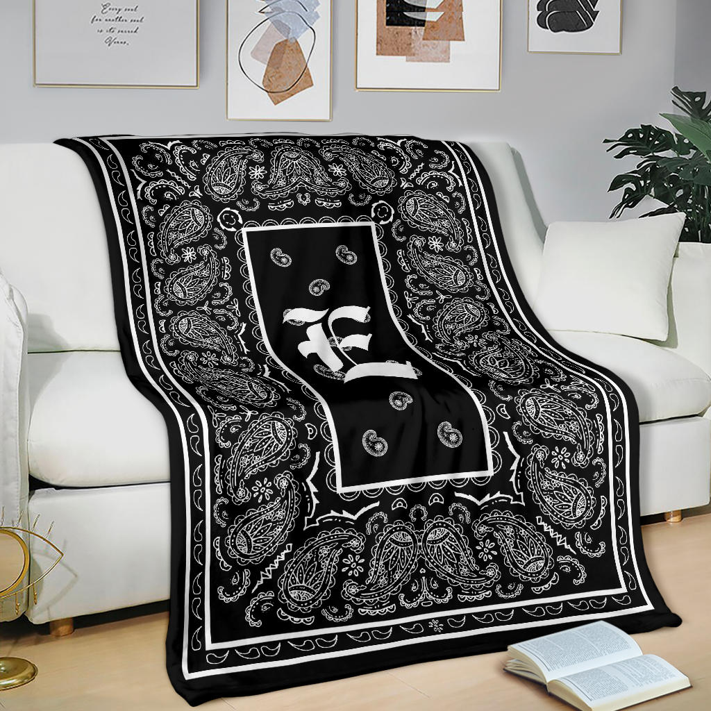 Black Ultra Plush Bandana Blanket - E oe