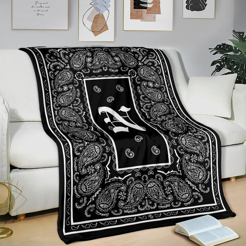 Black Ultra Plush Bandana Blanket - N oe