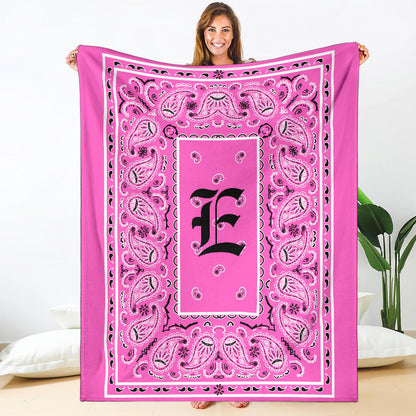 Pink Ultra Plush Bandana Blanket - E oe