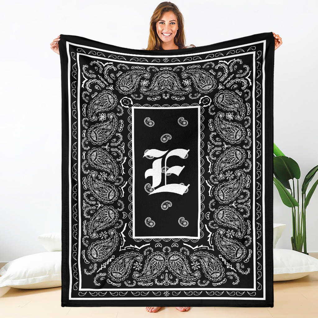 Black Ultra Plush Bandana Blanket - E oe