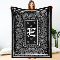 Black Ultra Plush Bandana Blanket - E oe