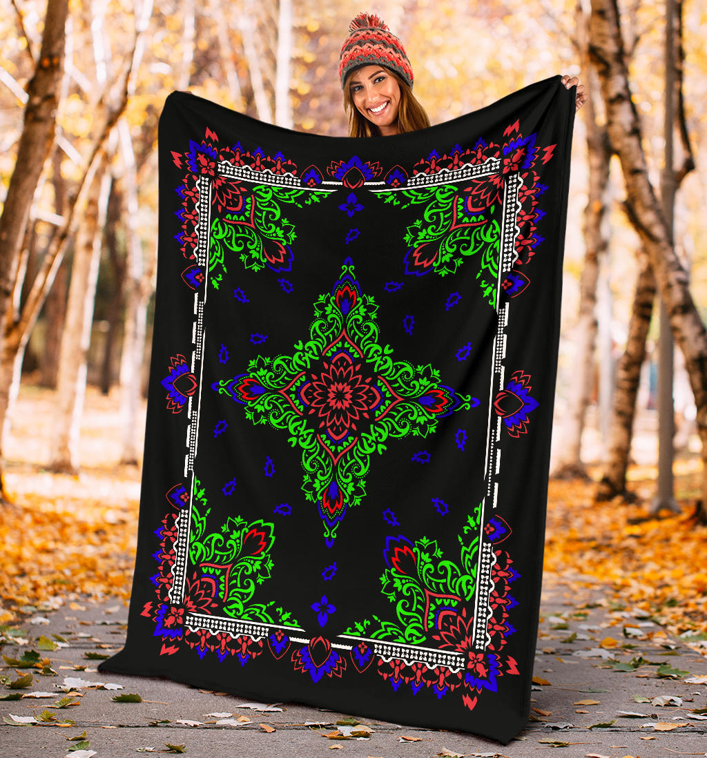 Ultra Plush 3 Pied on Black Bandana Throw Blanket