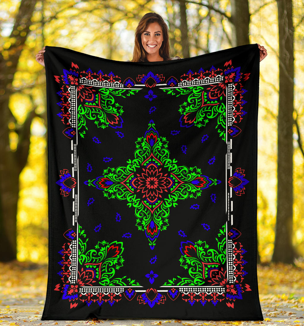 Ultra Plush 3 Pied on Black Bandana Throw Blanket