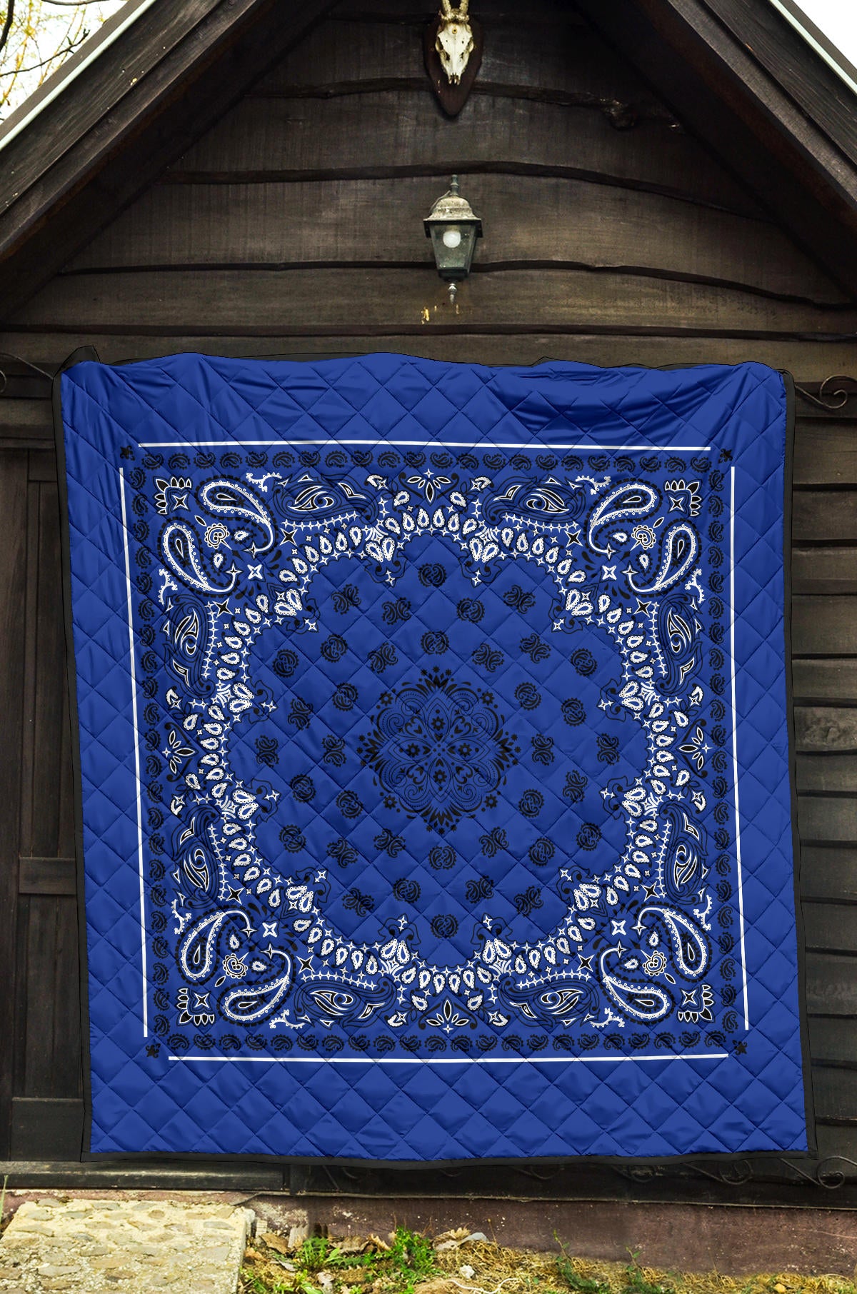 Quilt 2 Black Bandana on Blue