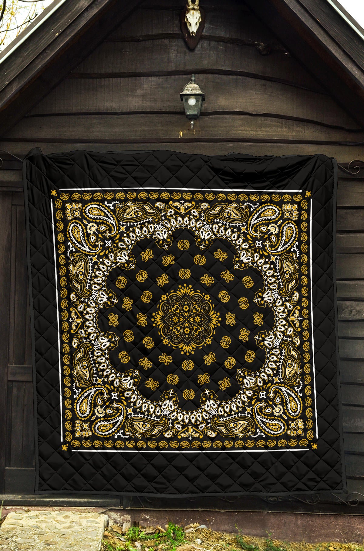 Quilt 2 Gold Bandana on Black Plain
