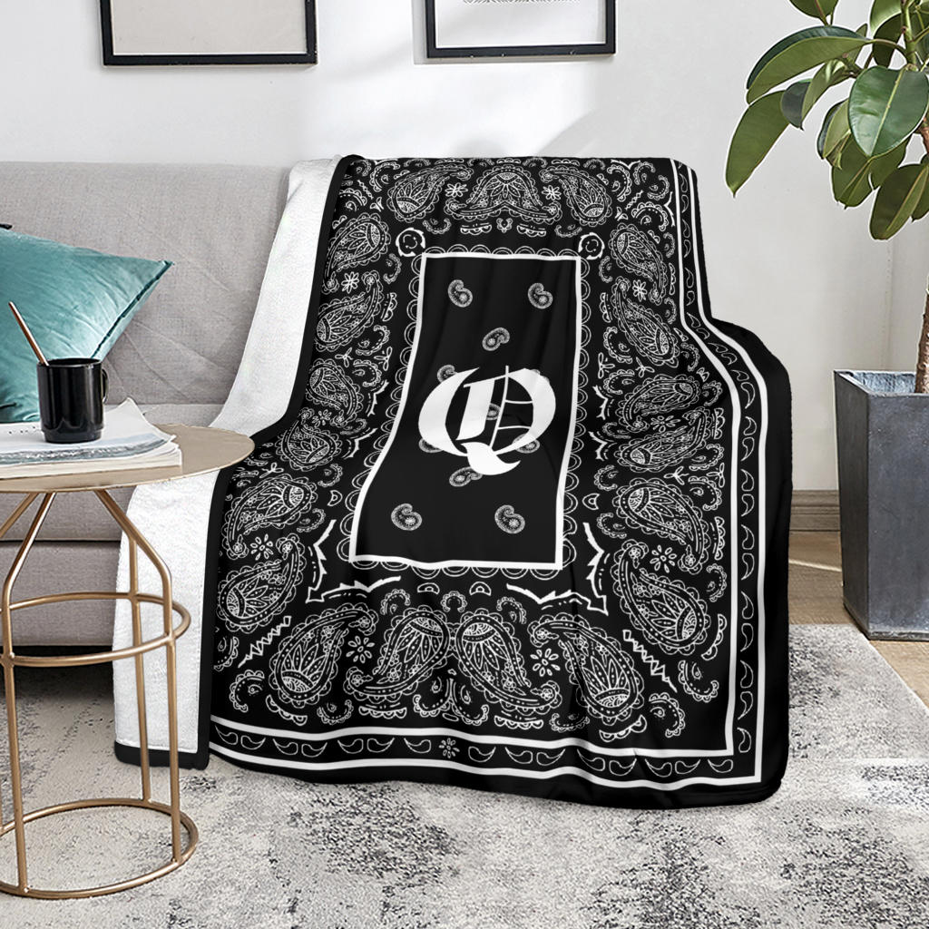 Black Ultra Plush Bandana Blanket - Q oe