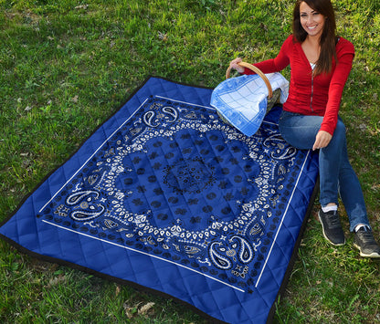 Quilt 2 Black Bandana on Blue