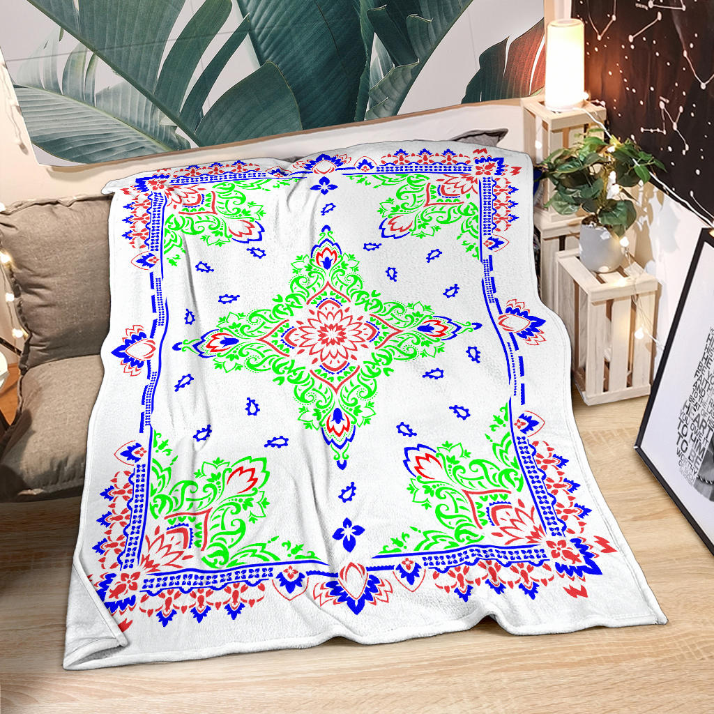 Ultra Plush 3 Pied And White Bandana Throw Blanket