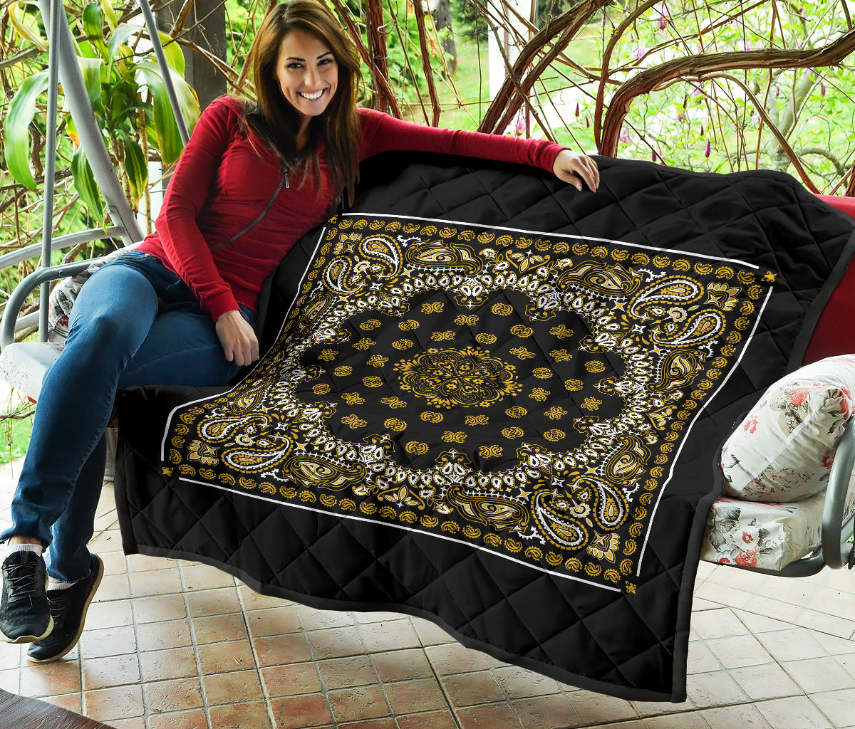 Quilt 2 Gold Bandana on Black Plain
