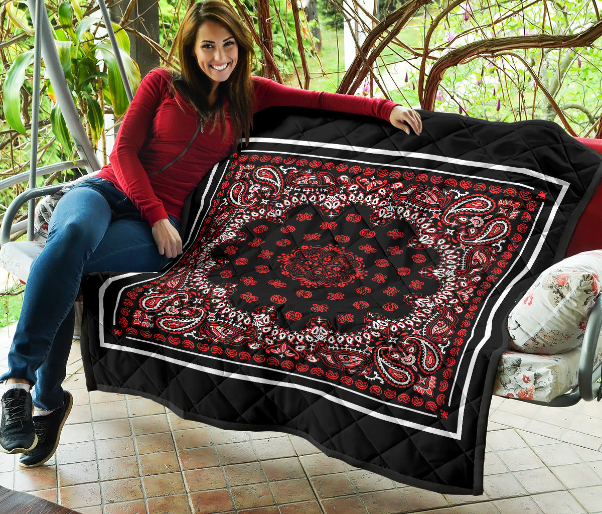 Quilt 2 Red Bandana on Black w White Sq.