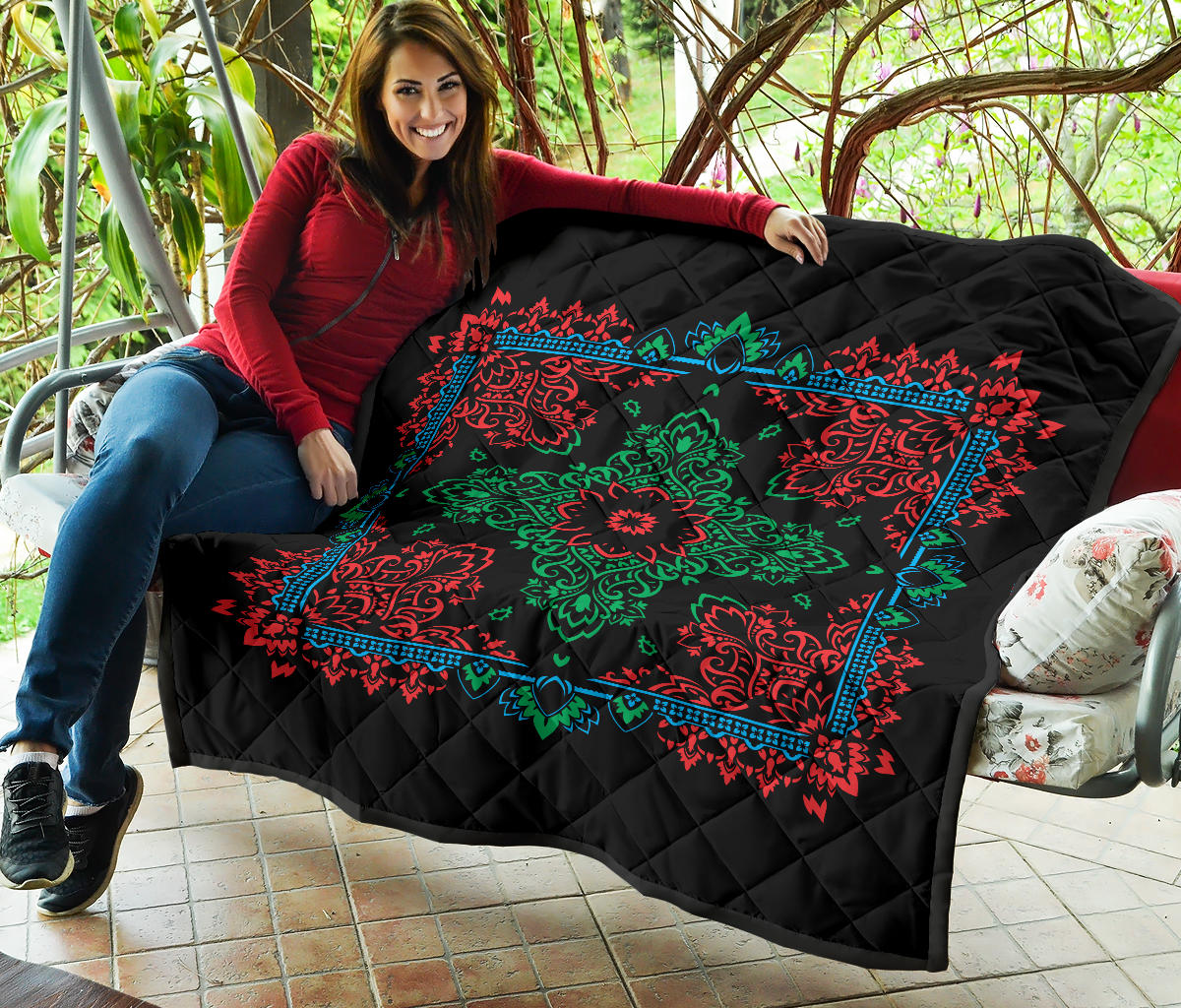 Quilt 3 Tri Color on Black