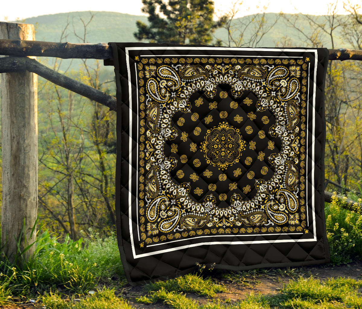 Quilt 2 Gold Bandana on Black White Border