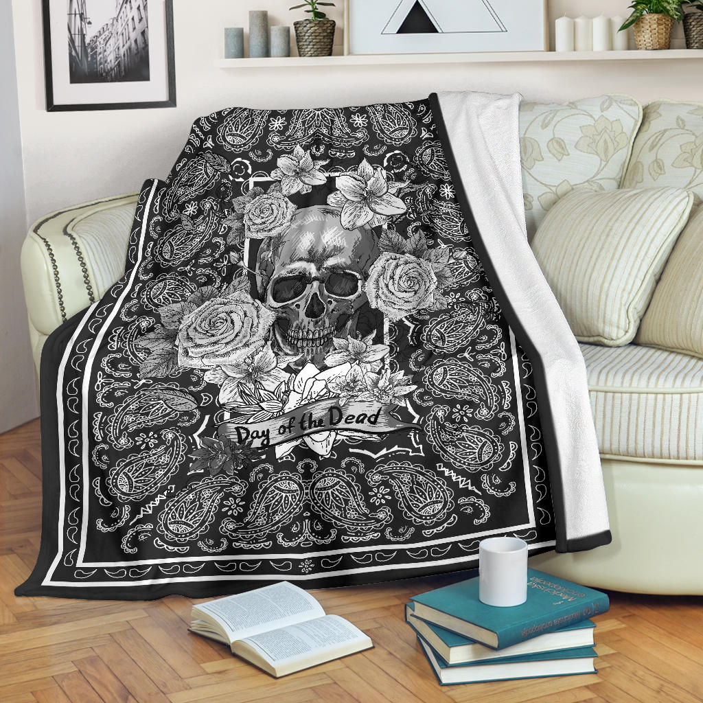 Ultra Plush Smokey Day or the Dead Skull Throw