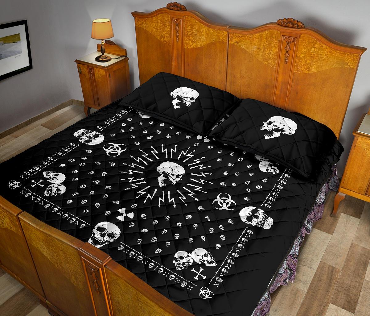 King bandana quilt with skulls