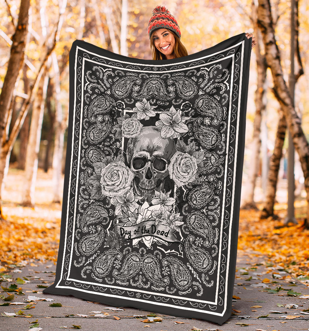 Ultra Plush Smokey Day or the Dead Skull Throw