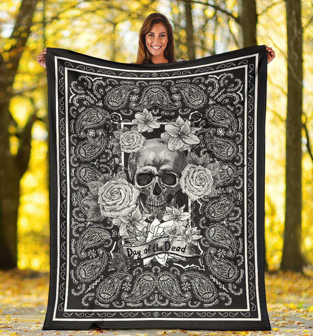 Ultra Plush Smokey Day or the Dead Skull Throw