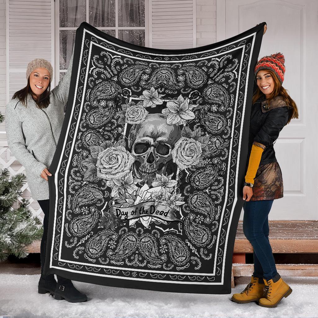 Smokey Gray Bandana Day or the Dead Skull Fleece Throw