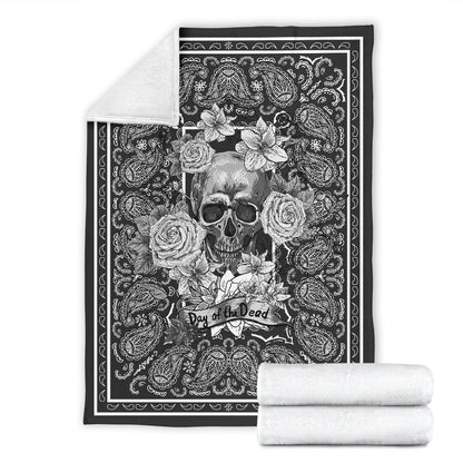 Ultra Plush Smokey Day or the Dead Skull Throw